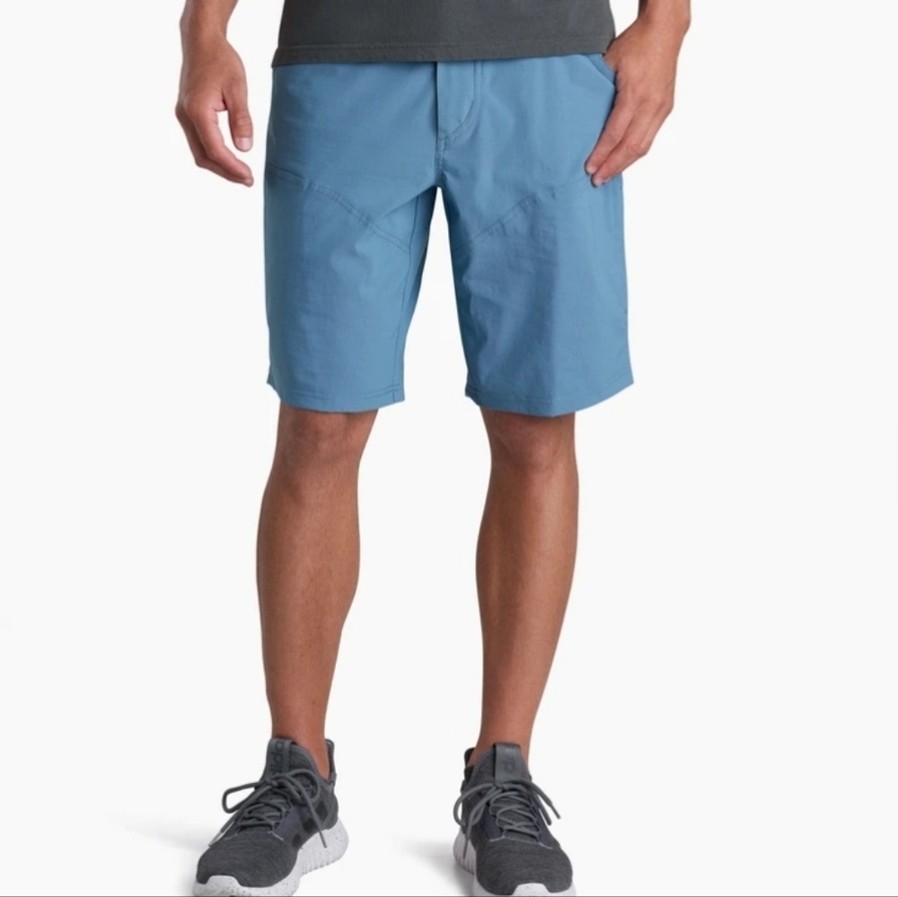 LEE MEN'S BLUE FLAT FRONT SHORTS SIZE 34